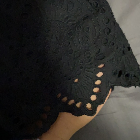 ☆Cute black cutout shorts, Fabric, size 6 - Picture 4 of 4